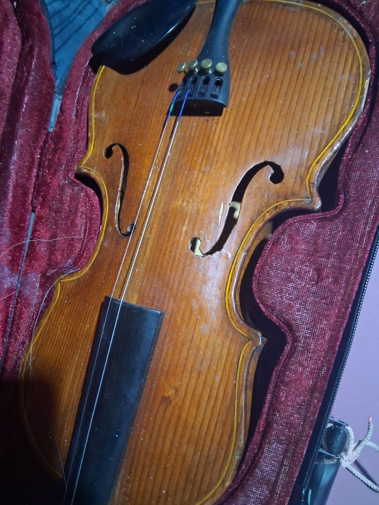 Violin Needs Repair $50