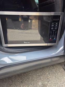 Magic chef countertop  0.9 cu. ft.  900 watt microwave