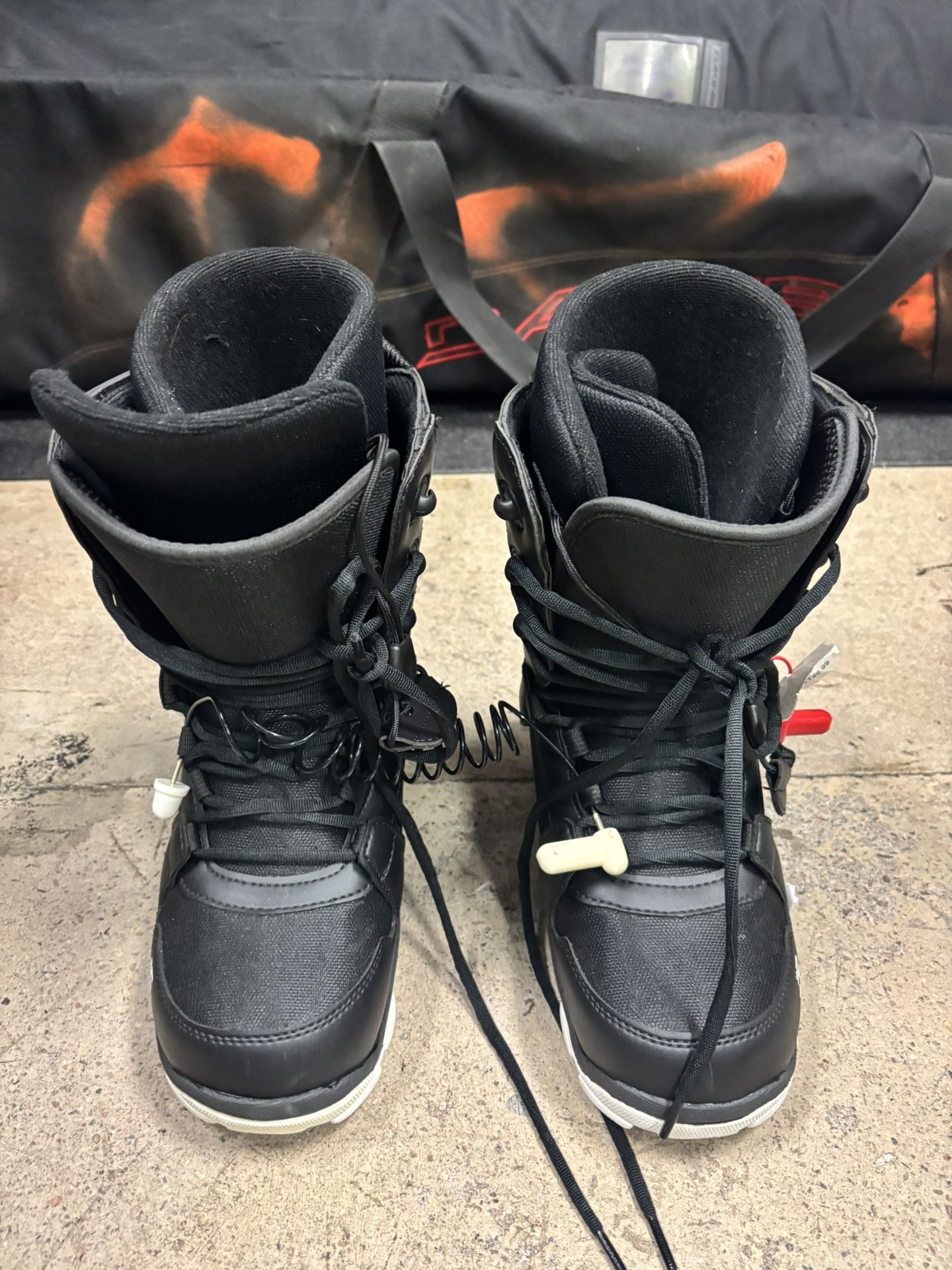 New 5th Element ST-1 Snowboard Boots, Size 7