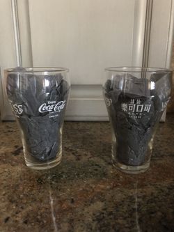 COLLECTIBLE 1976 5 language coke glasses. Set of 5