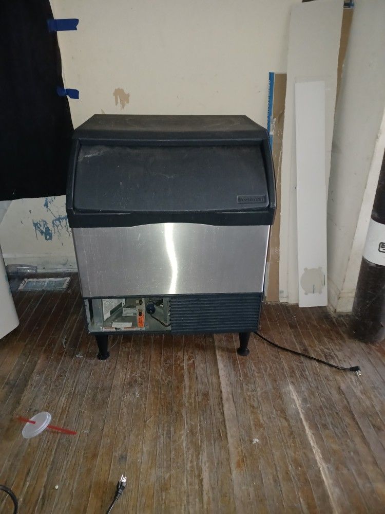 Scotman Commerical Ice Machine for Sale in Noblesville, IN OfferUp