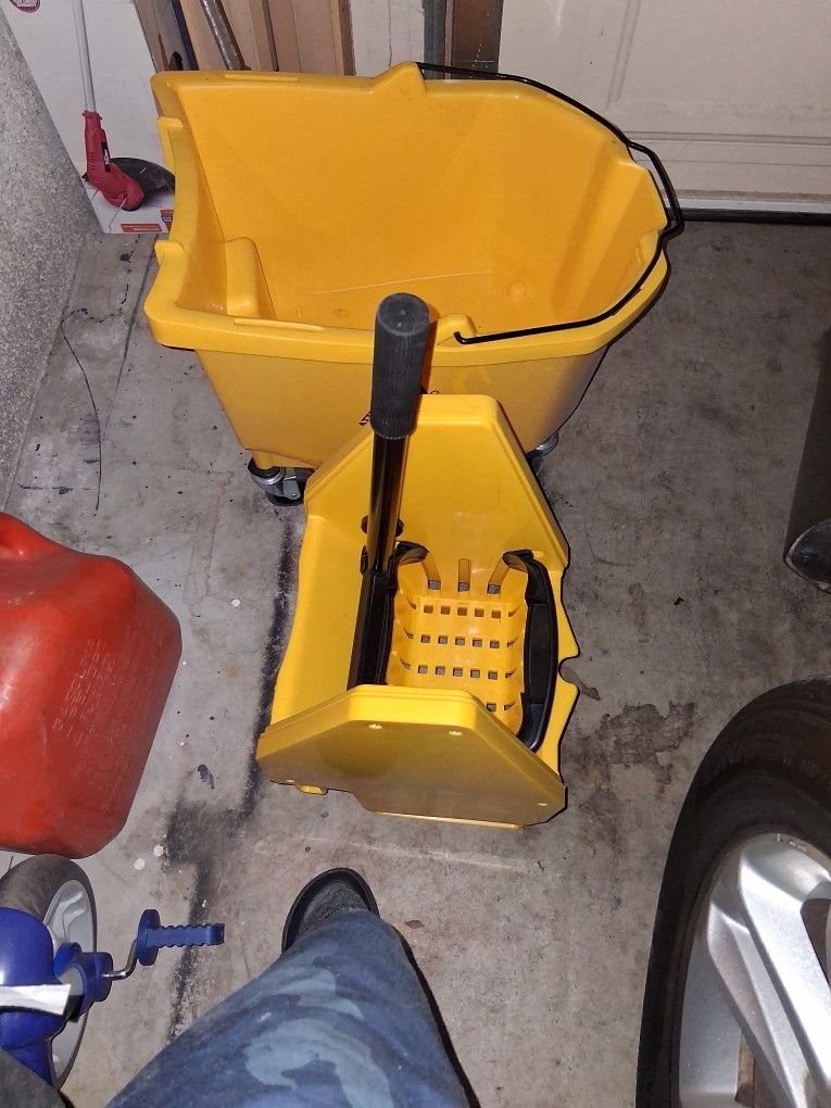 Delano Mop Bucket