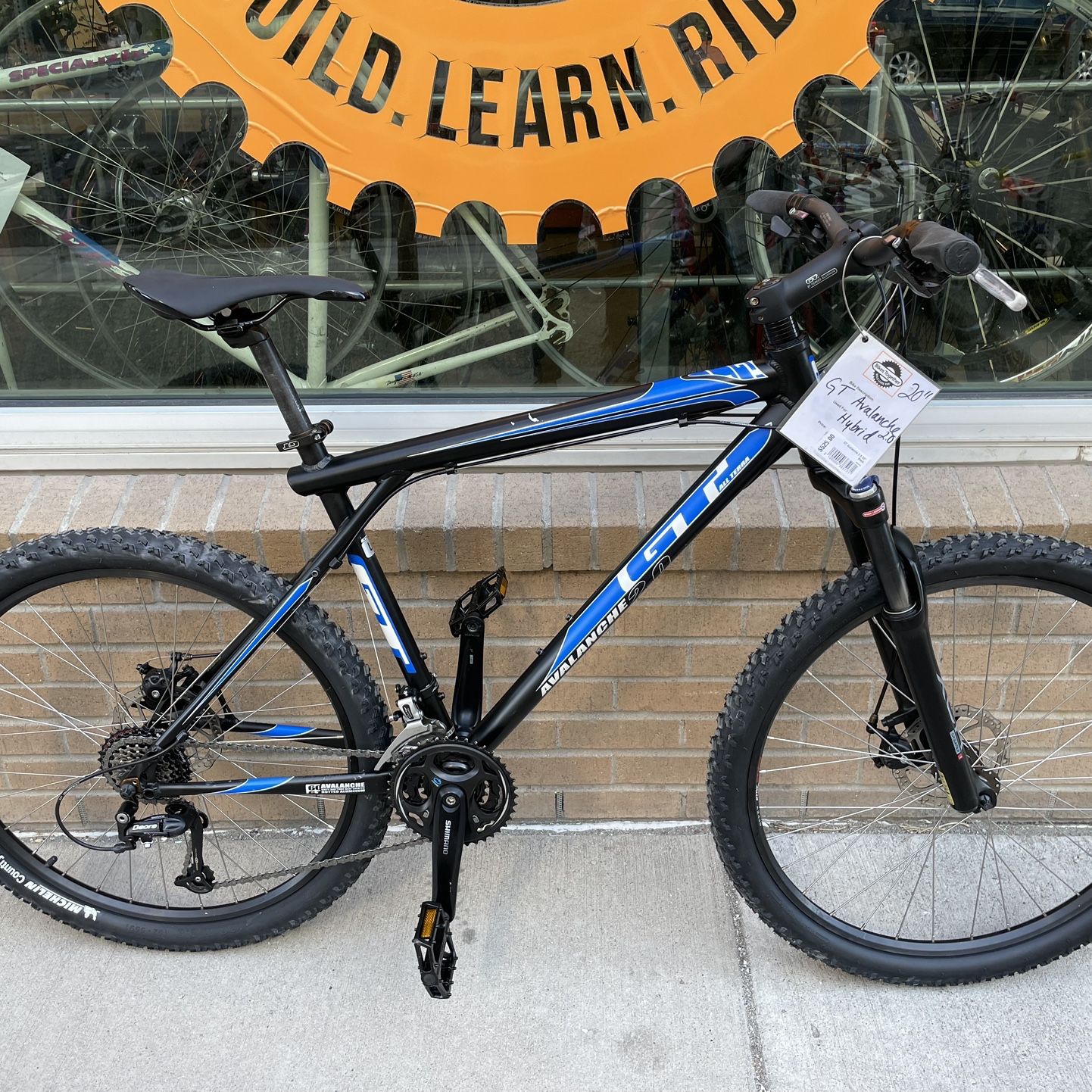 GT Avalanche 2.0 Mountain Bike 20 large for Sale in Denver CO