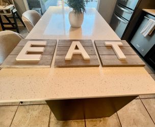 E A T Sign