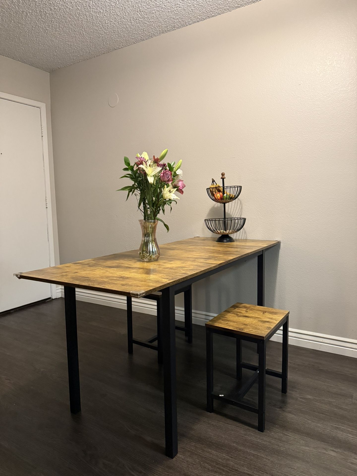 Dining Table & 4 Stools