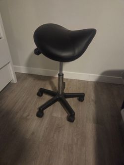 Saddle stool - ergonomic