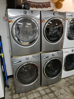 WHIRLPOOL STEAM CLEAN FRONT LOAD WASHER AND GAS DRYER SET 
