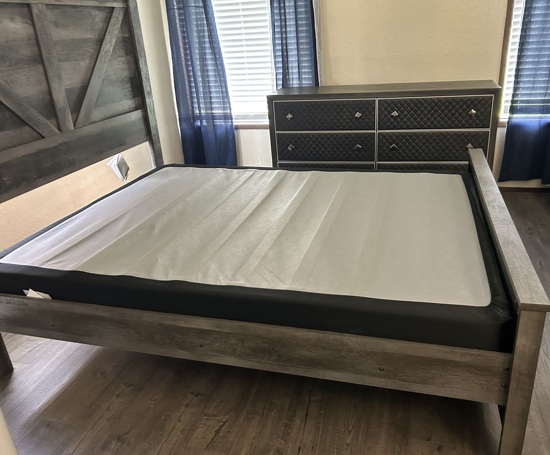 REDUCED PRICE MUST GO! Queen Bedroom Set