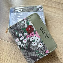 Floral Pattern Compact Wallet – Elegant & Functional