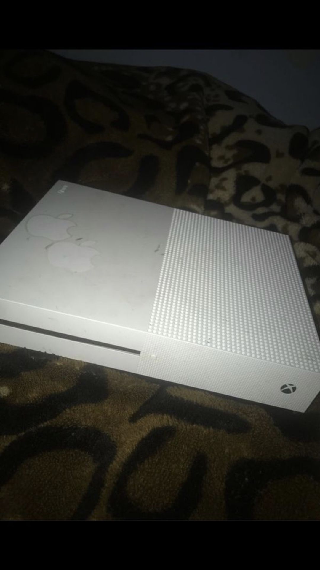 Xbox One S 500gb with controller and wires NEED GONE ASAP