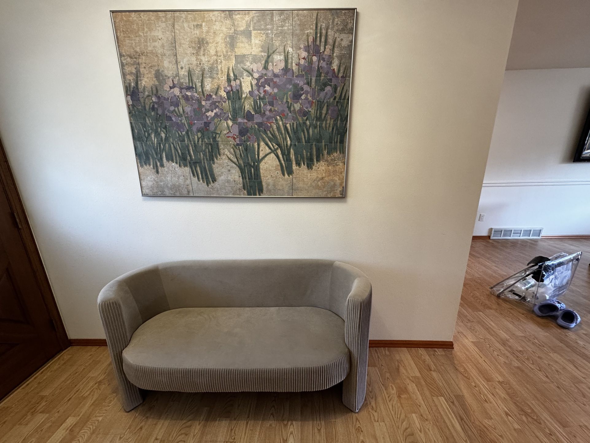 Elegant Mini Couch For Entry Hall