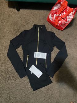 Size 4 Lululemon set black and gold brand new