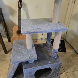 4 FT CAT TREE LIKE NEW