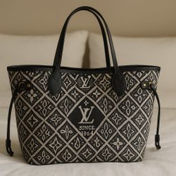 Black Since 1854 Jacquard Neverfall MM✨