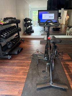 Peloton Bike with Floor Mat, Very Good Condition