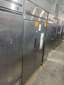 True TG2R-2S Two-Door Commercial Refrigerator (S/N (contact info removed))
