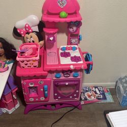 Minnie Mouse Kitchen W/ Kitchen Stuff