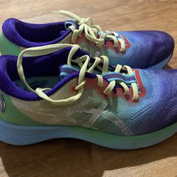 ASICS Gel Nimbus Lite 2 Sneakers.   Size 9.5 Women/ 8 Men