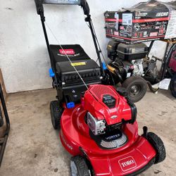 Toro Recycler SmartStow 22-in Gas Self-propelled Lawn Mower with 150-cc Briggs and Stratton Engine