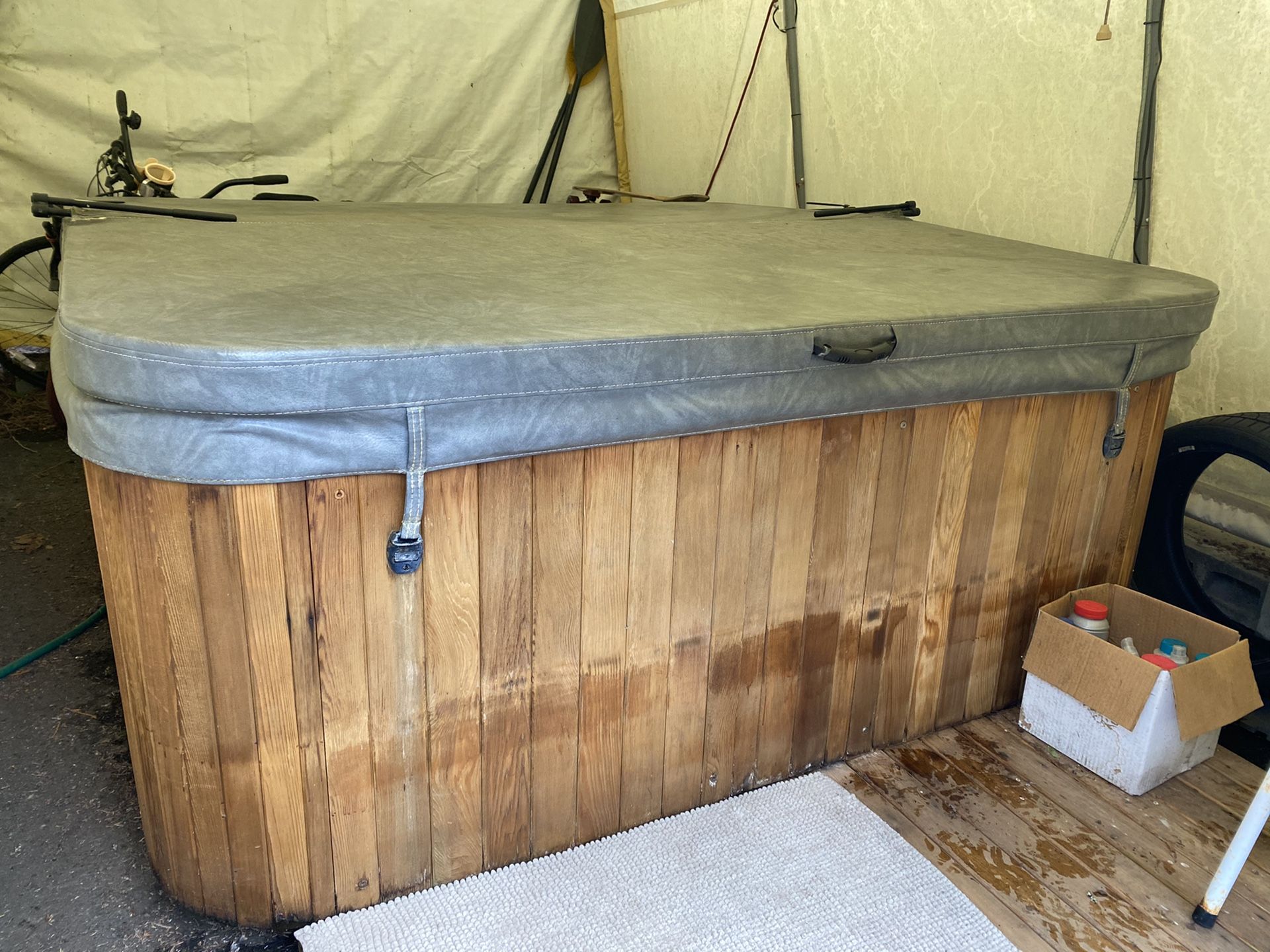 SALE PENDING Clearwater Spas Beachcraft St Andrew 7' x 7' Hot Tub Spa