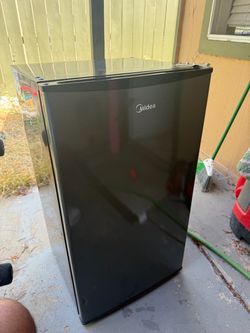 Mini fridge