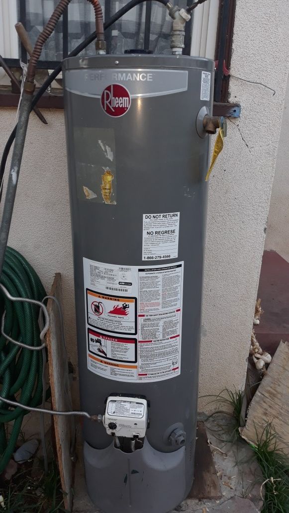 Water heater de gas natural 30 gallons/years 2014