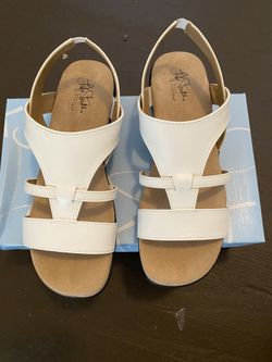 WOMAN FLAT SANDAL 💯🔥🔥🔥🔥 SIZE 9.5 🔥🔥🔥🔥