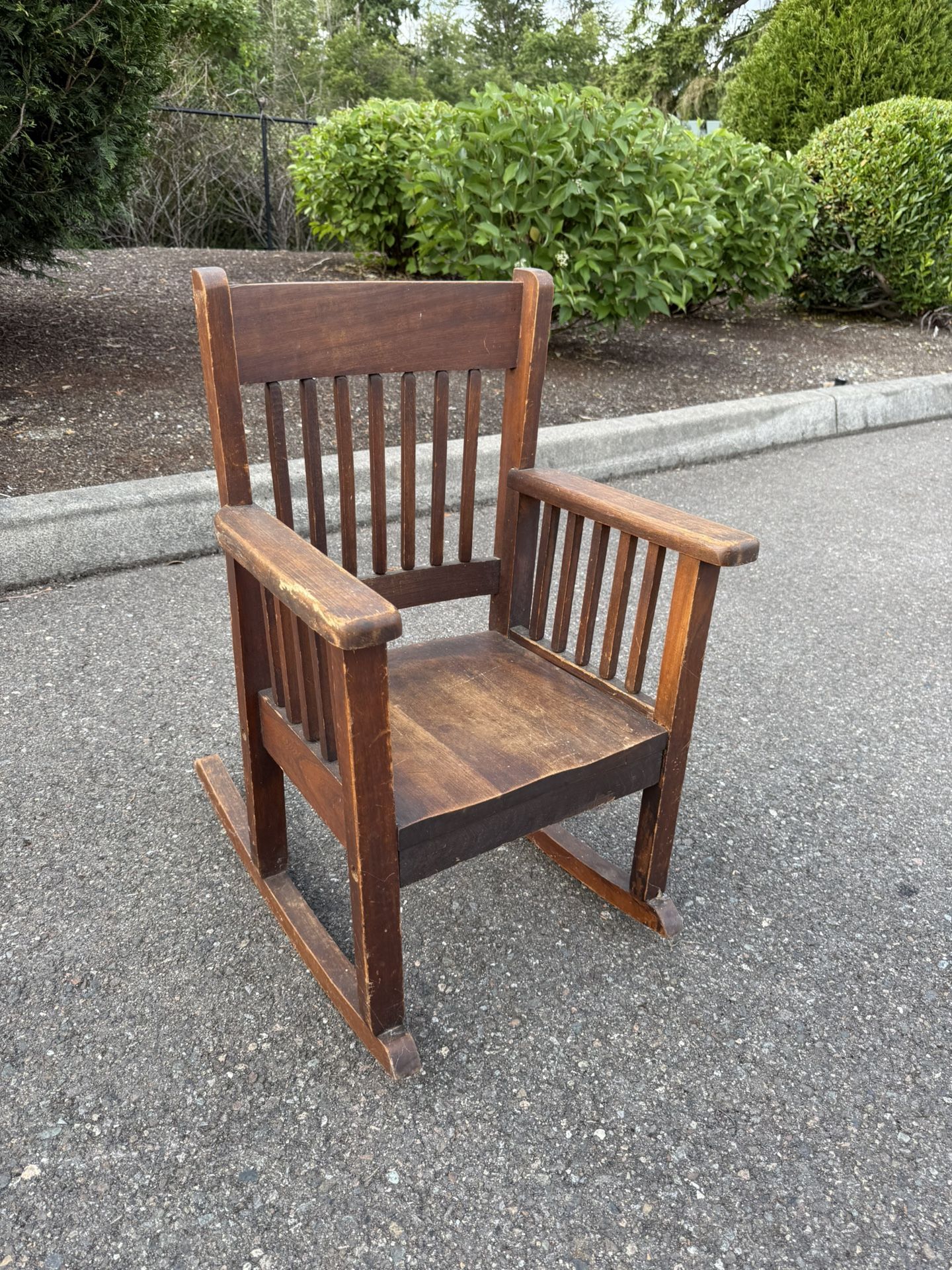 Antique children's rocking chair .Arts & Crafts Mission Oak Antique Rocker Rocking Chair