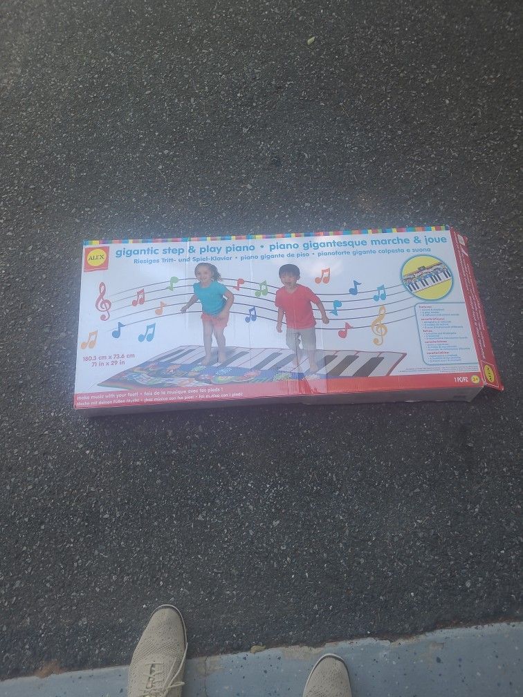 Step And Play Piano