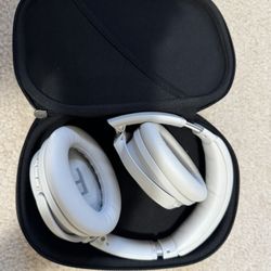 Bose QuietComfort Noise Cancelling Headphones  Color - White Smoke 