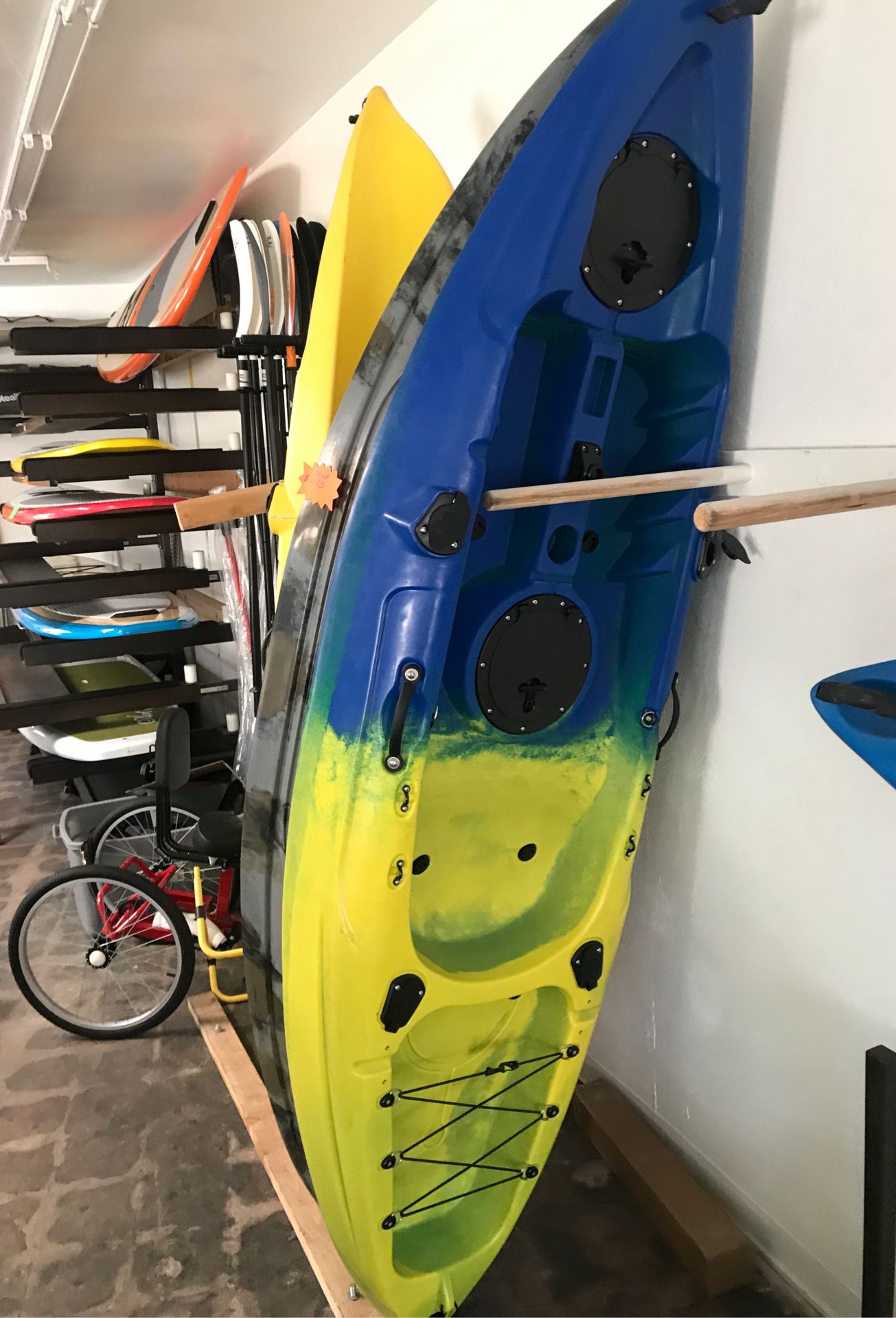 New 9’ fish and dive kayak only 42lbs and can carry 300 lbs