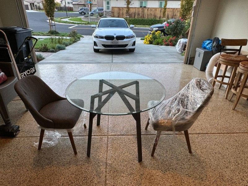 West Elm Jensen Round Dining Table (42") With 2 Chairs