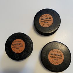 THREE NHL OFFICIAL HOCKEY PUCKS mfg By Viceroy In CANADA from 1980’s-Old Logo