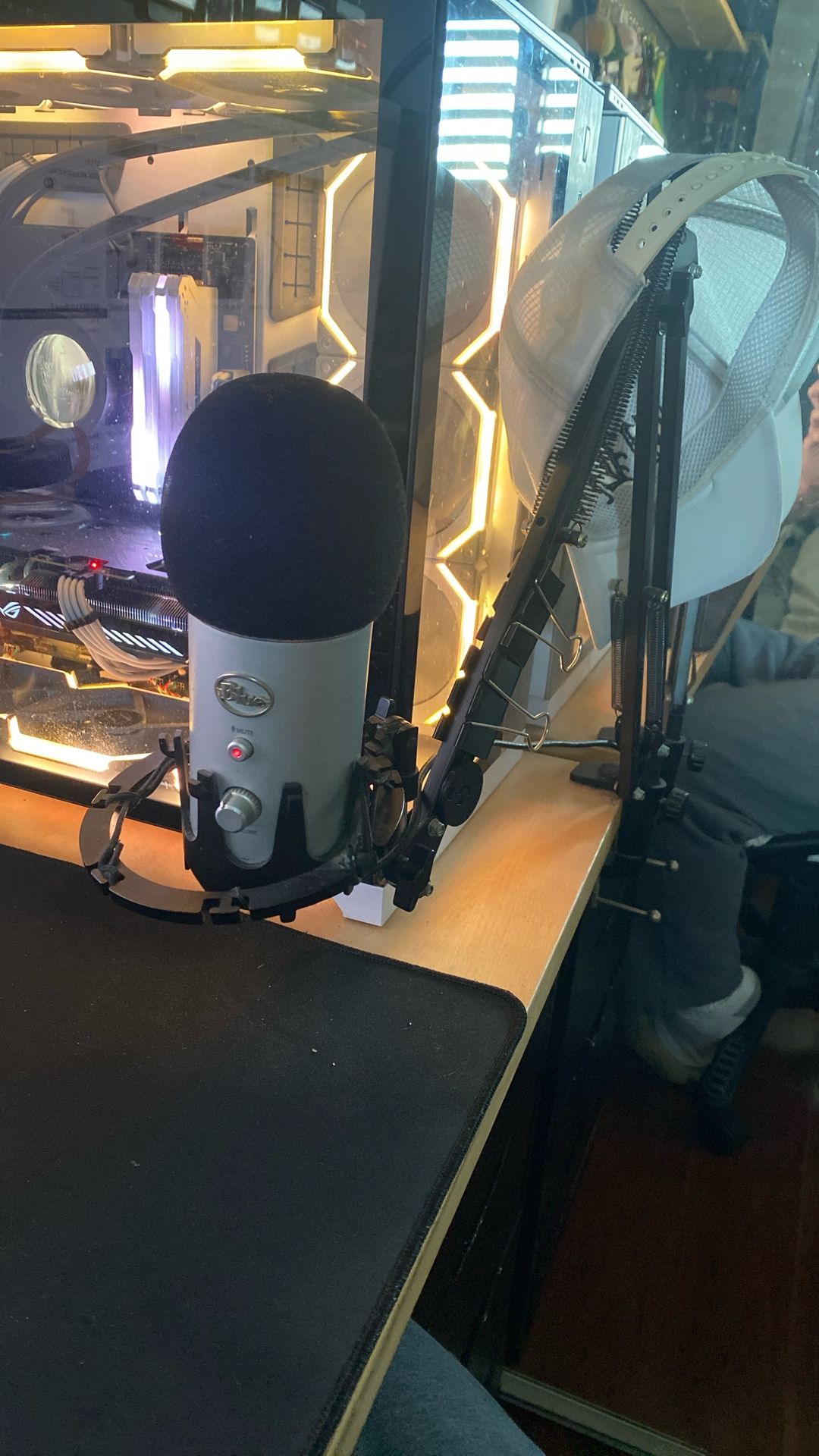 Blue Yeti Mic W/stand