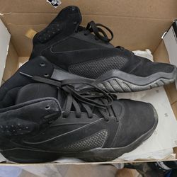 Like new / pre owned / Mens Jordan lift off size 12