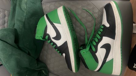 Jordan 1’s “Lucky Green” size 7