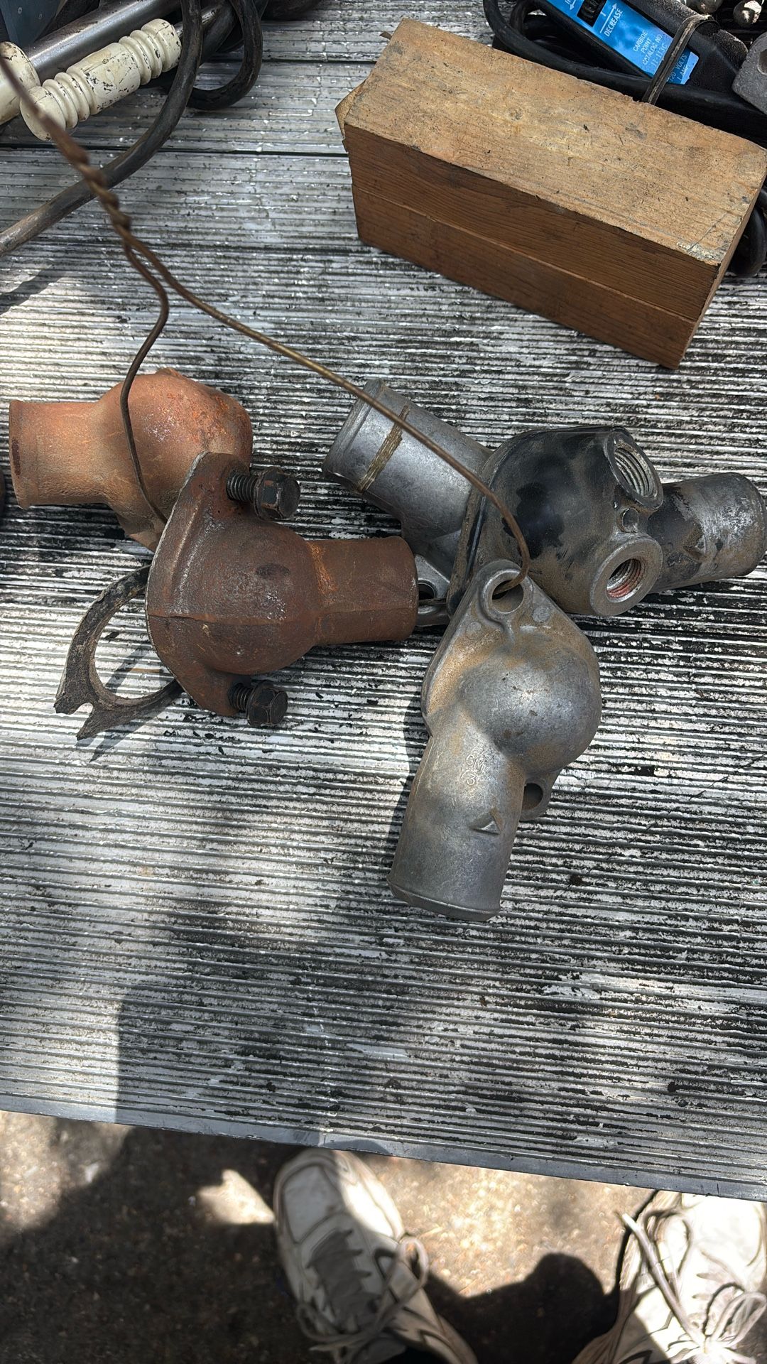Thermostat housing