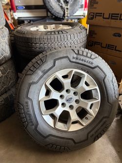 18” Ford F150 wheels and 33” Goodyear tires (6x135)