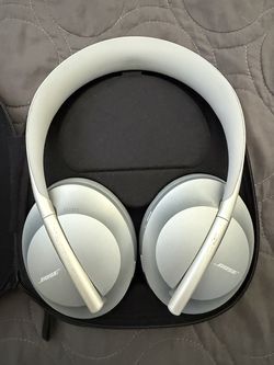Bose 700 noise canceling head phones