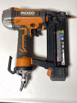 Ridgid R213BNF3 pneumatic brad nailer