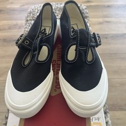 Vans Size 6.5 ❤️🖤 Brand New 