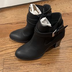 New In box  Black Leather Ankle Boots  Size 6.5