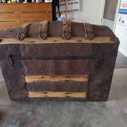 Very Nice Antique Shipping Chest