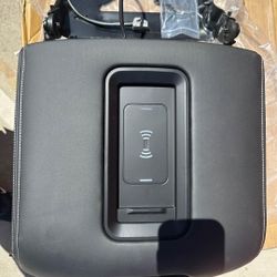 15-20 Chevy Tahoe/Suburban/GMC Yukon/Yukon XL Center Console Lid W/ Built-In Charger