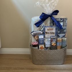 Holiday Gift Box In Aluminum Basket 