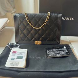 PRE-OWNED** CHANEL Boy Wallet On Chain BLACK w/ GOLD Quilted Caviar Purse