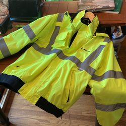 SPRING / FALL / WINTER SAFETY JACKET (MEDIUM)