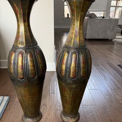 2 Vases