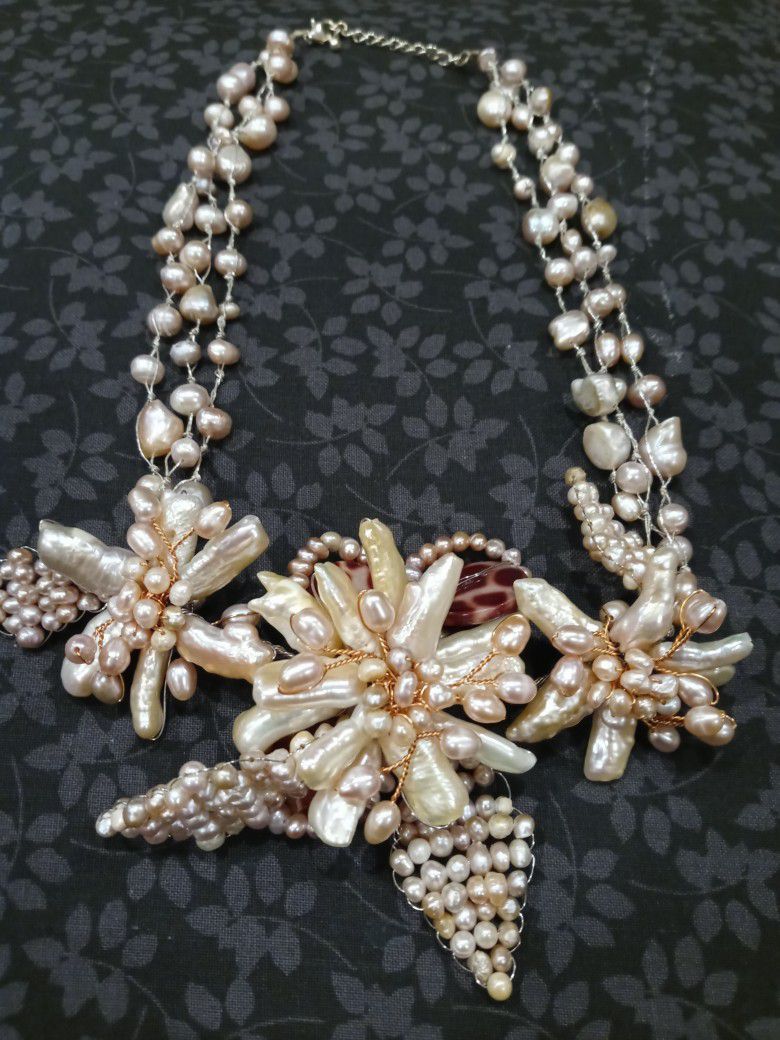 NWOT 45 Carat & Natural Pink Pearl Collar Necklace