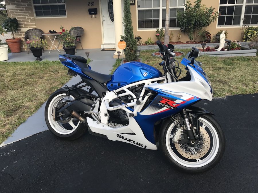 2015 Suzuki GSXR 600 5k Miles . StunterX Frame Clean title